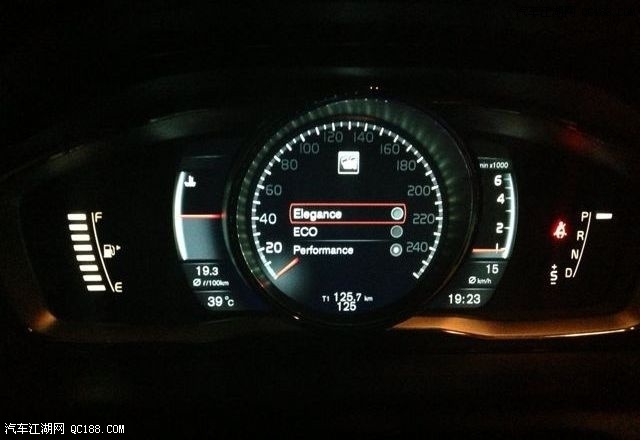 【太阳成集团tyc7111cc】大连造船厂多艘055大驱与052D神盾舰同框(图)(图2) 太阳成集团tyc7111cc