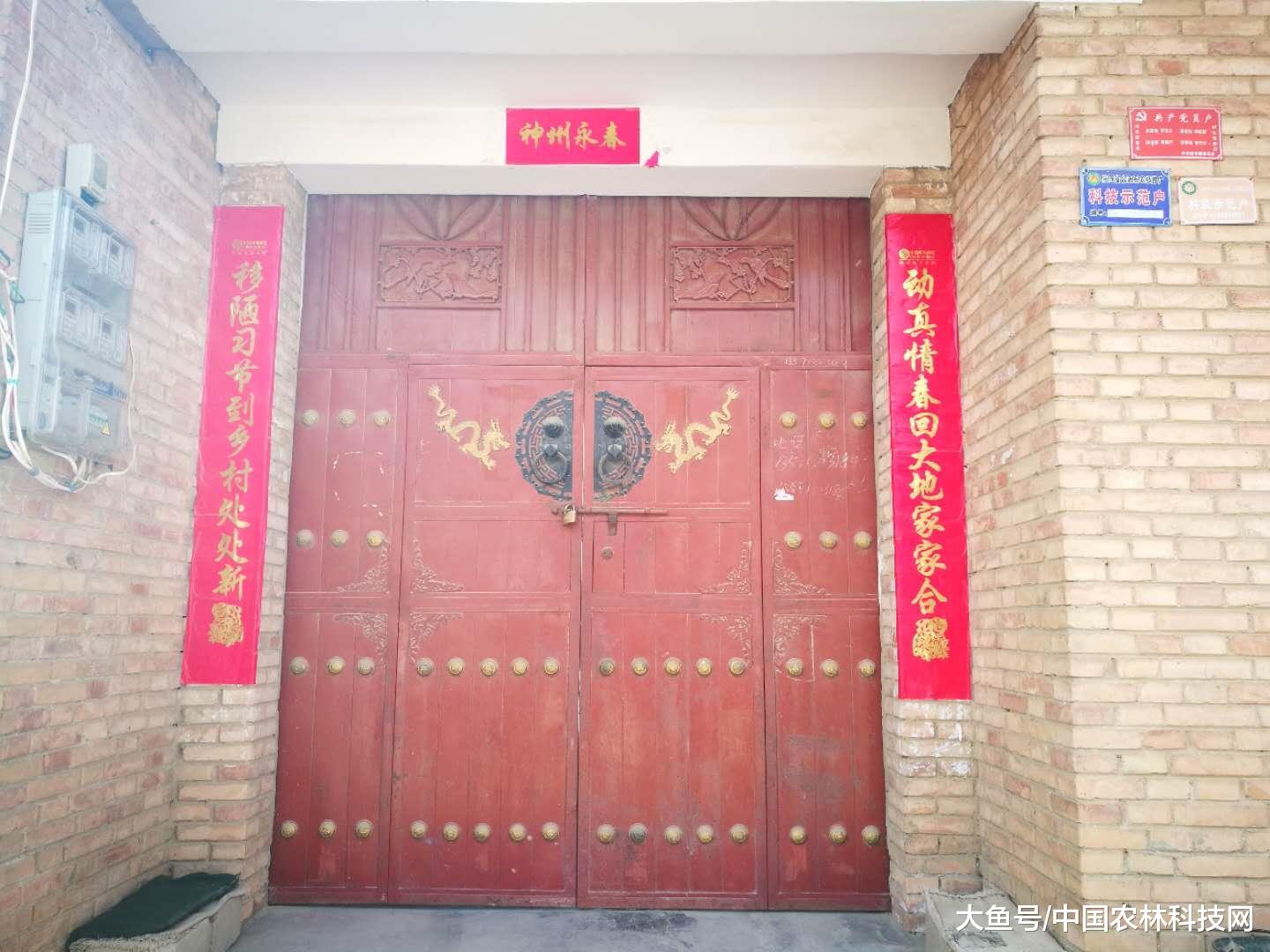 【太阳成集团tyc7111cc】大连造船厂多艘055大驱与052D神盾舰同框(图)(图3) 太阳成集团tyc7111cc