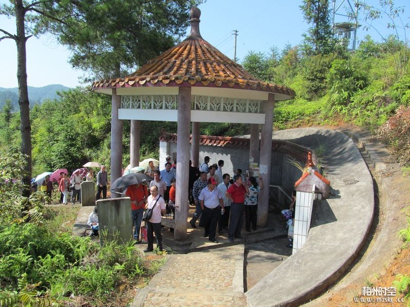 建材商场出口被商户占用封堵 吉林消防重罚责改【太阳成集团tyc7111cc】(图2) 太阳成集团tyc7111cc