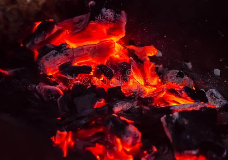 汽车侧翻2人被困 昆明西山消防紧急救援-太阳成集团tyc7111cc(图1) 太阳成集团tyc7111cc